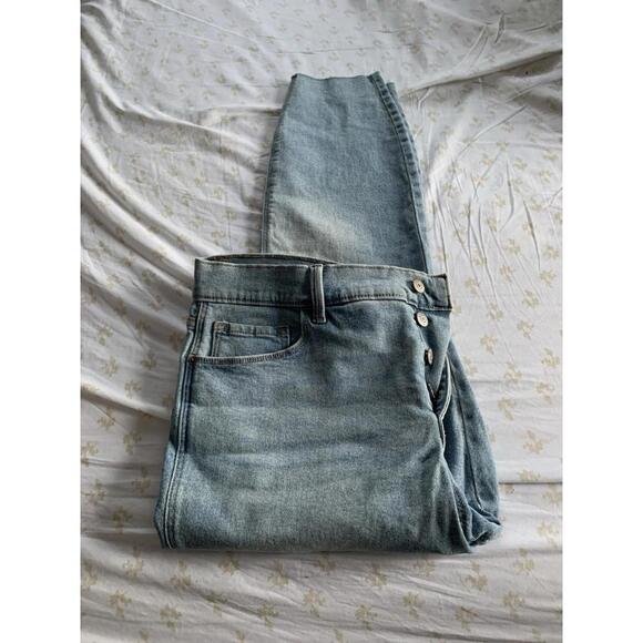 Button-Fly Light Wash Denim Jeans - Picture 4 of 6